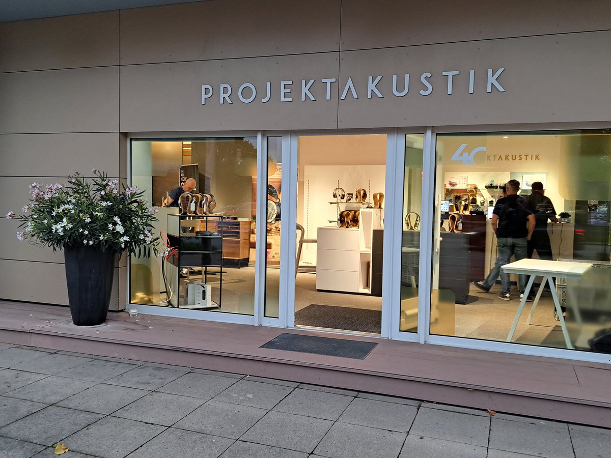 warwickac's tweet photo. All set up and ready to open up the doors at the ProjektAkustik Head-Fi Event. Come and audition the astonishing BRAVURA and GSE APERIO systems between 10am to 6pm today and tomorrow 🎧🇩🇪❤️ https://t.co/ZOyV0j2T30