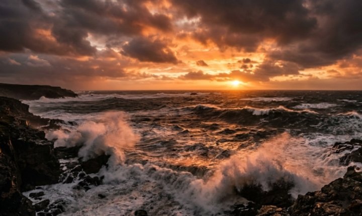 Boobaloosh's tweet photo. Good morning and Happy Friday❤️❤️❤️

Let the breathtaking energy of this fiery sunrise inspire you to push through the final stretch of the week. Just like the waves crashing against the shore, you have the strength to break through any obstacle today ❤️❤️❤️

Take care and stay safe ❤️❤️❤️