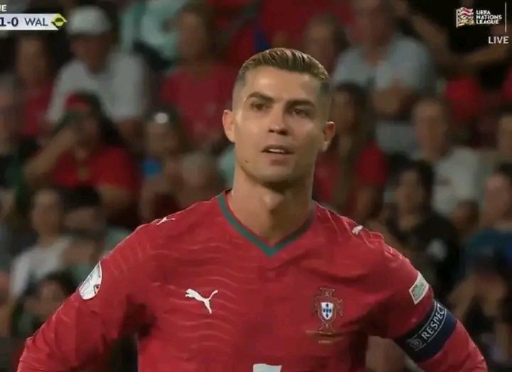yusufabdul74941's tweet photo. 5 Champions League titles, 5 Ballon d'Ors, 979 goals and yet Cristiano is upset over a cancelled goal, he's crazy, I swear his passion isn't normal 🐐🔥 https://t.co/yyCFx3DFNx