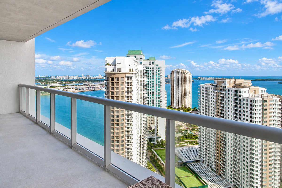 FI_Real_Estate's tweet photo. Under Contract - 475 Brickell Ave #3507 Miami, FL 33131

Last Asking Price Per Month: $4,700
1,290 SQ FT
2 BEDS
2 BATHS

Contact us to inquire about similar properties.

LISTING AGENTS:
JOHN VEREA
📧 jv@fi.realestate
📱 +1.310.733.8183

#firealestate #letsfindyourmiami https://t.co/8Pa5P7kUHX