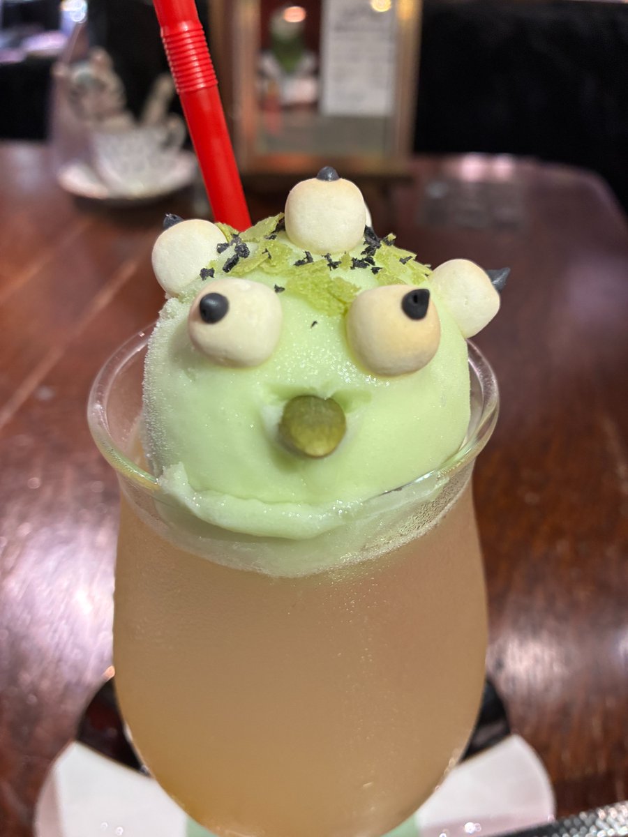 un2110's tweet photo. 9/22（火）午後は、Gallery 幻さんで百目のレモンサワーを頂きながら、しっぽりと❤️ 途中で血の腸詰め（豚の血のソーセージ）を注文し、カミナリハイボールを頂きました！Gallery 幻さんでは美味しい料理も食べれますよ！　#僕らの妖怪シール展　#アルコールラリー https://t.co/ttXOenRc1Y