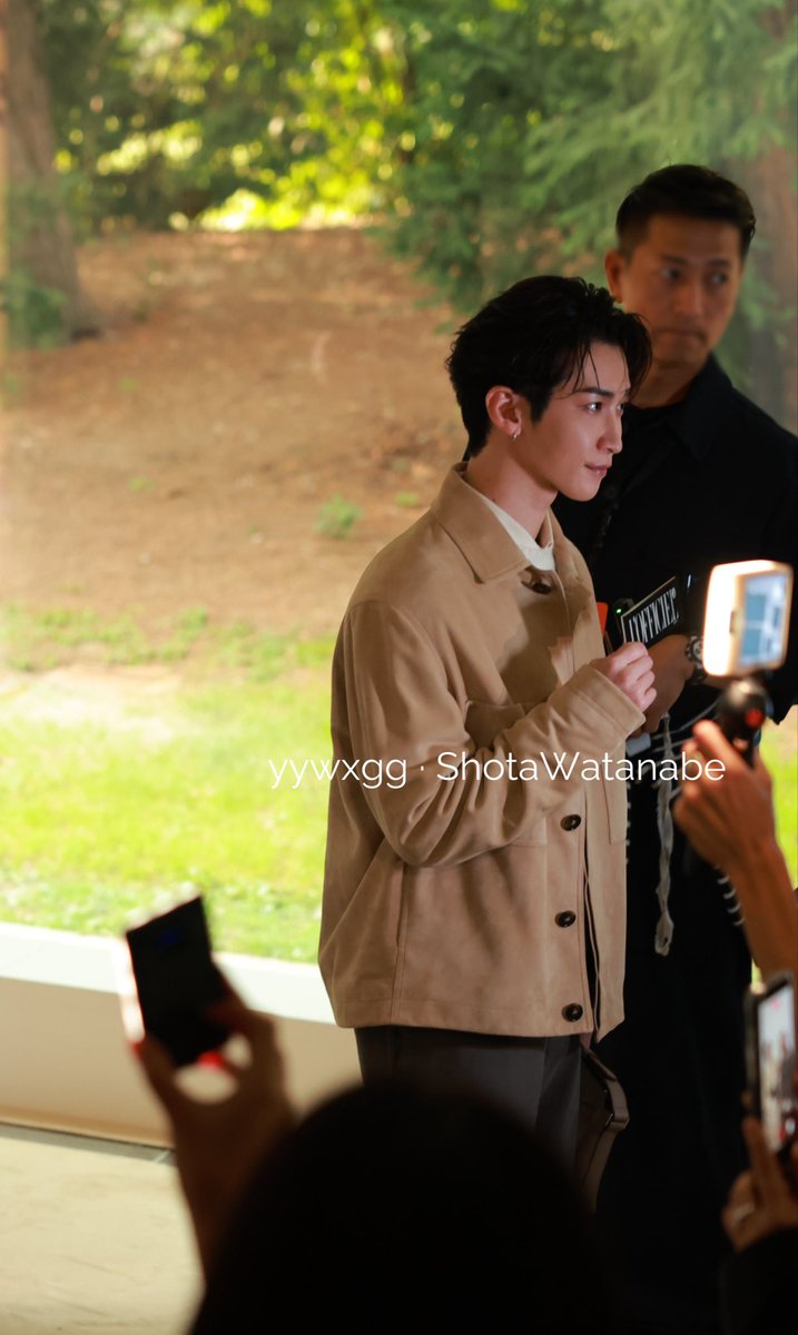 yywxgg's tweet photo. A moment at Tod’s MFW.🌟

#TodsxShotaWatanabe
#TodsSS27 #ShotaWatanabe
@Tods https://t.co/hVIzc27yQc