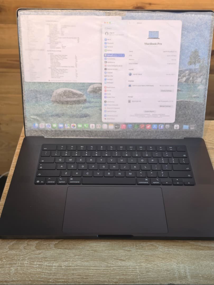 TALLTECHGUUY's tweet photo. *_🇺🇸 16" MacBook Pro 2026 M5 MAX || 128GB RAM - 2TB SSD || 18-Core CPU || 40-Core GPU || NANO TEXTURE DISPLAY || 100BH 🔋 CC: 3 || ₦6,600,000 🏷️_* https://t.co/vG3I3QBqR8
