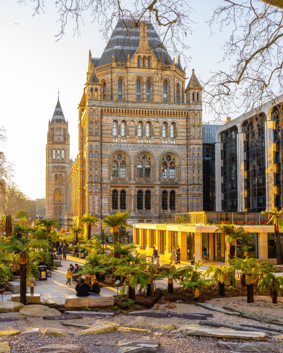 NHM_London's tweet photo. A reminder that the Museum will be closed on 9 October as we're hosting a charity gala. 🦖 

We rarely close to the public, however, hosting events like this helps us to continue our vital work, including scientist research and finding solutions to the planetary emergency. https://t.co/aUdk2IcPvs