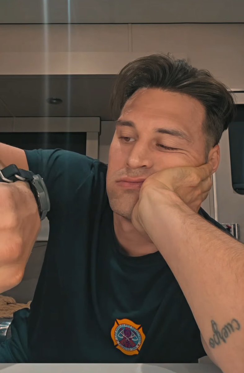 buckprotector's tweet photo. me waiting for buddie to go canon https://t.co/127xh8BoVk