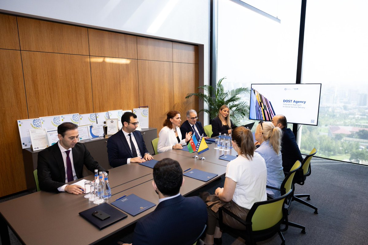 dostagentliyi's tweet photo. Ölkəmizdə səfərdə olan Bosniya və Herseqovinanın Federal Pensiya və Əlillik Sığortası Qurumunun nümayəndə heyəti DOST Agentliyini ziyarət edib.

Görüş zamanı ikitərəfli əməkdaşlığa dair fikir mübadiləsi aparılıb.

↪️ https://t.co/LHVBfbhbko

#ƏƏSMN #DOSTAgentliyi #DOSTMərkəzi https://t.co/ipI4al0NFn