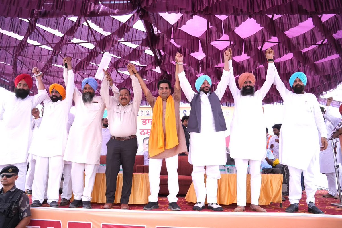 KapilMishra_IND's tweet photo. भगवंत मान की अपनी ही विधानसभा संगरूर की जनसभा में उमड़ा यह जनसैलाब साफ बता रहा है कि पंजाब अब झाड़ू के धोखे, लूट और रिकॉर्ड तोड़ नशे से आजाद होना चाहता है https://t.co/IDN91LKQL3