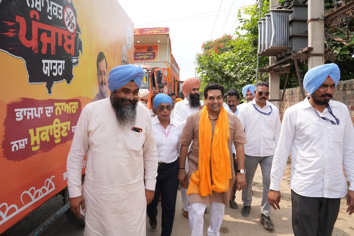 KapilMishra_IND's tweet photo. भगवंत मान की अपनी ही विधानसभा संगरूर की जनसभा में उमड़ा यह जनसैलाब साफ बता रहा है कि पंजाब अब झाड़ू के धोखे, लूट और रिकॉर्ड तोड़ नशे से आजाद होना चाहता है https://t.co/IDN91LKQL3