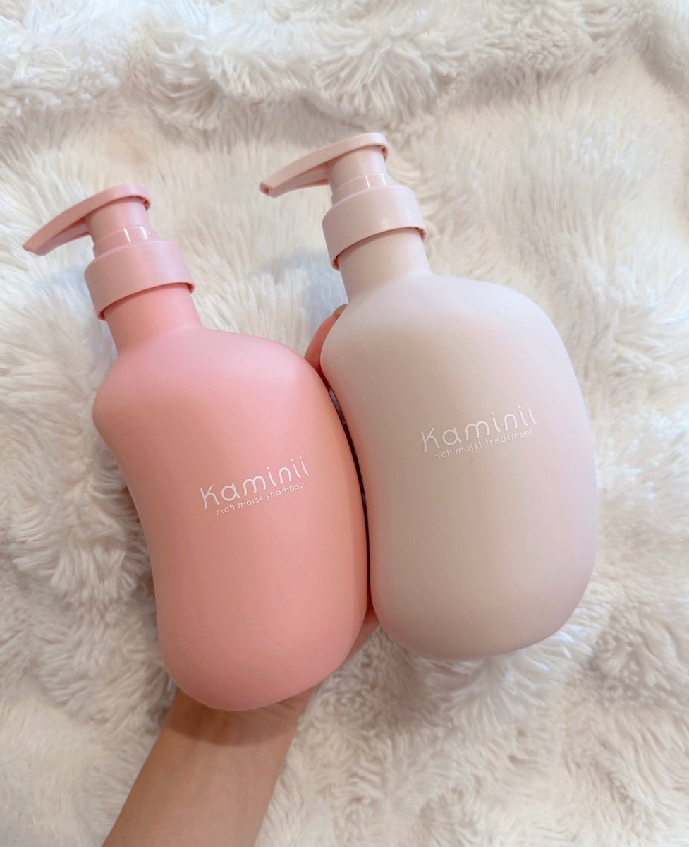 Kaminiiのシャントリ、ぱっさぱさの私の髪の毛が毛先まで水分たっぷりに潤って感動してる。どんな時もとにかく乾燥軽減、後頭部に天使の輪っかできてしっとり仕上がる。なに使っても毛先がパサパサになる人に秋冬に向けて是非使ってほしい…!
【PR】【Kaminii】 https://t.co/p8sDjh91FT