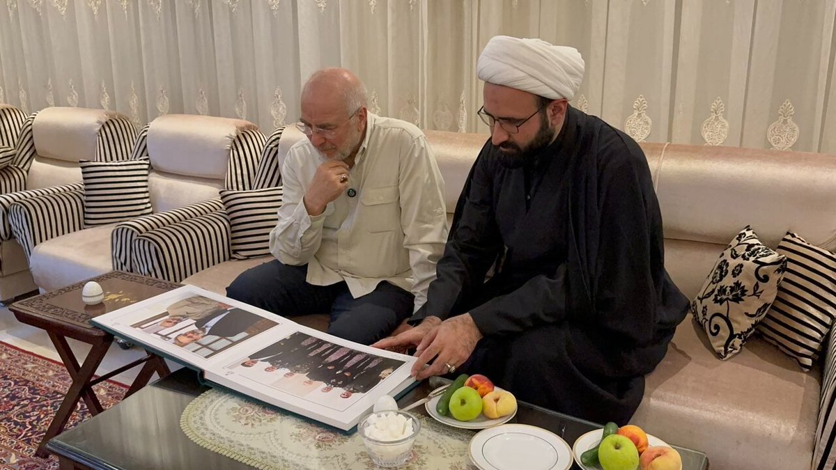 Imanshamsaee_ir's tweet photo. ریاست سه دوره ای شهید فاضل و سیاستمدار دانشمند دکتر علی لاریجانی بر مجلس شورای اسلامی یعنی دوازده سال خاطره و ثبت ده ها هزار عکس و فیلم از آن دوران.
در حاشیه دیدار دکتر قالیباف با خانواده شهیدان لاریجانی، شصت عکس منتخب به صورت آلبوم تقدیم خانواده این شهید والامقام شد. https://t.co/iNlj7P50X8