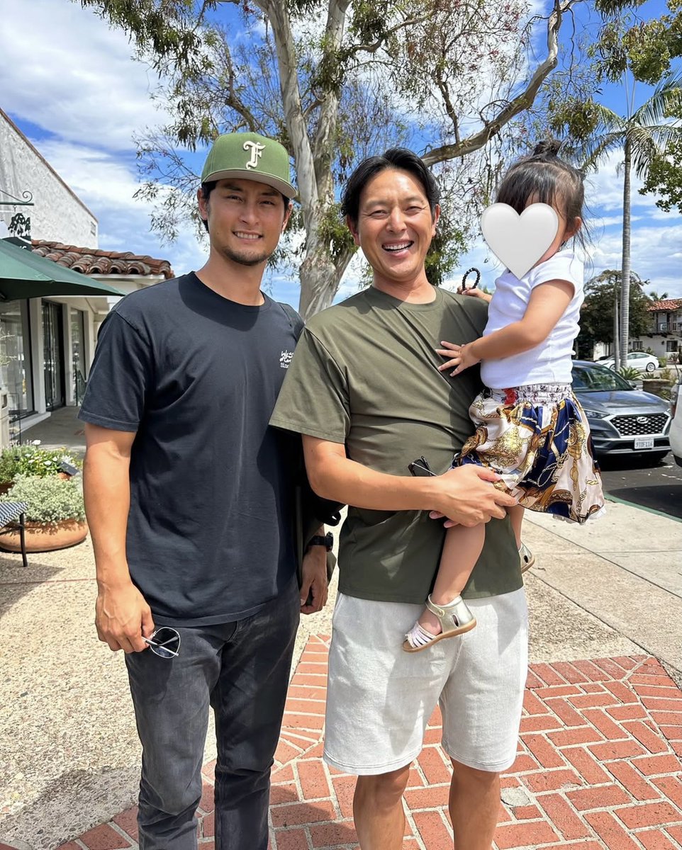 Hisashi_Iwakuma's tweet photo. 先月サンディエゴでダルと聖子さんに会いました！

昔も今も変わらず目的に向かって努力し続けるダルと明るくサポートする聖子さんの姿を見て、改めてずっと応援し続けたいと思いました^_^

三女ともたくさん遊んでくれてありがとう！

また会いに行きたいと思います^_^

@faridyu https://t.co/FWFQ0ODInX