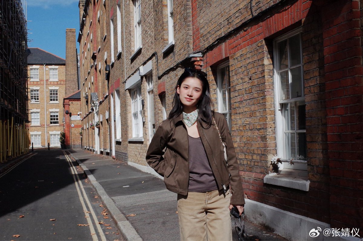 zzhangjingyi's tweet photo. A cup of joy in London. https://t.co/gKIehUK7tb