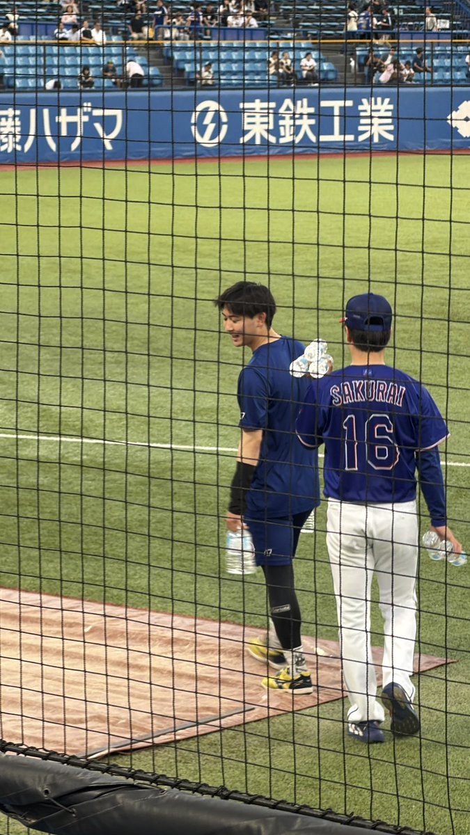 chima_cure_'s tweet photo. 西濃運輸(水運びの姿) https://t.co/oV59GEXuFp