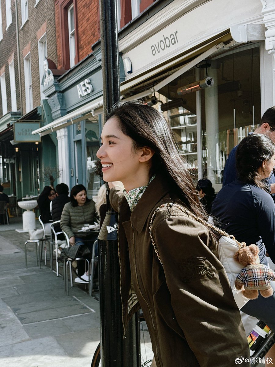cineyap's tweet photo. i dont mind her taking a long year off to travel around the world. her face radiates the happiest self when she’s away 🤎 https://t.co/rETmZjSpzV