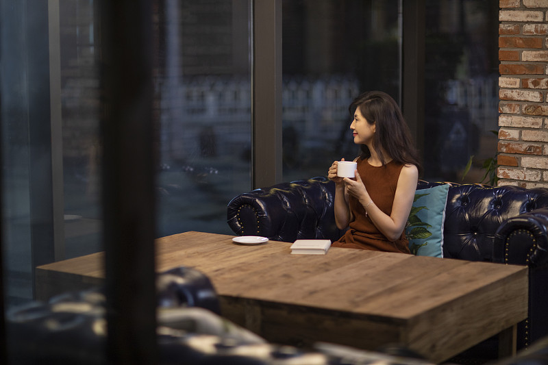 younh957654v1's tweet photo. Today I shared a sweet moment with Guan Meixuan, enjoying warm coffee and nice chat. ， https://t.co/tN83PdFQtn