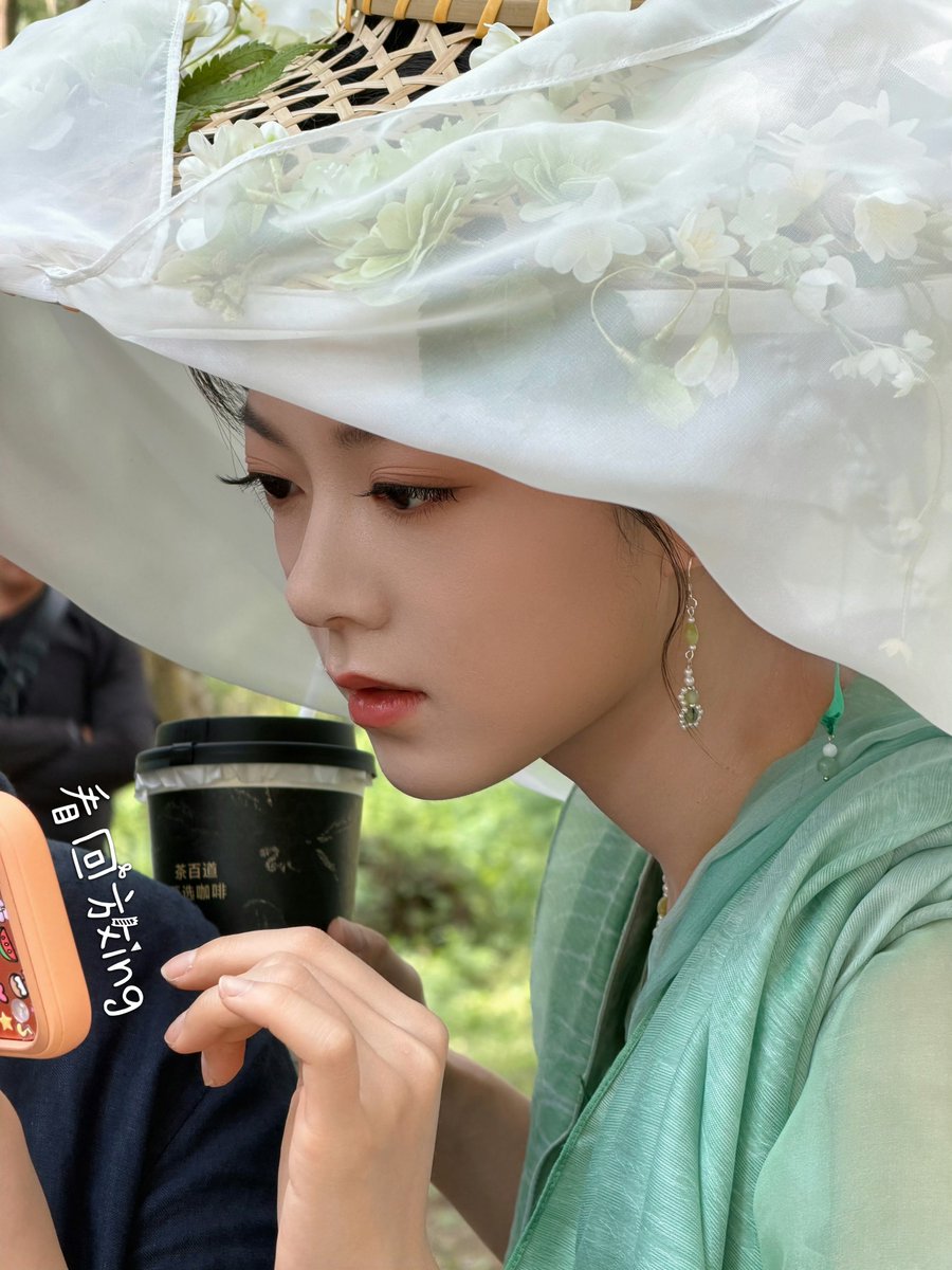 randmpersonjk's tweet photo. 2026.09.25
zjm studio | Weibo
#AJourneytoGlow 🍃

A distant greeting from Tingyu

#ZhaoJinmai 🌾 #赵今麦 https://t.co/B0RCHRLLQy