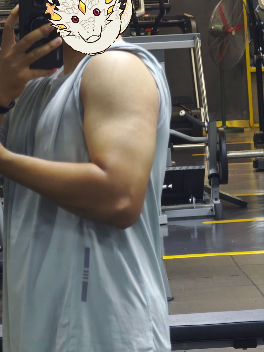 shiyixsy's tweet photo. 小猪健身中 https://t.co/oujeXuOTIa