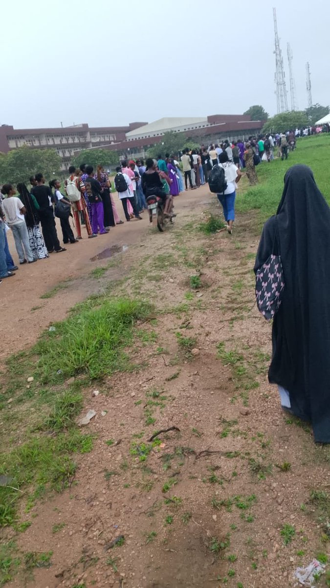 aojjustaoj's tweet photo. OAU students writing Post UTME exams today. See where queue reach. https://t.co/wwjbvsC6yO