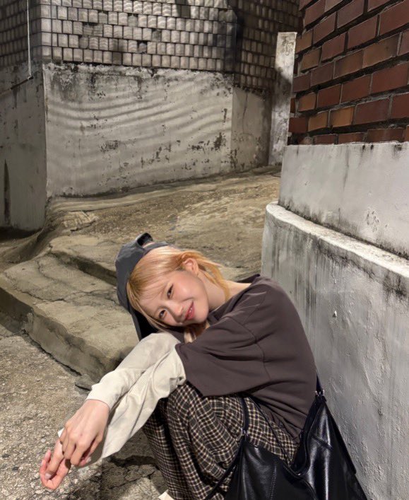 fromis_habread's tweet photo. 260925 #송하영 인스타
너진짜고양이지….. https://t.co/YG32P6aOpD