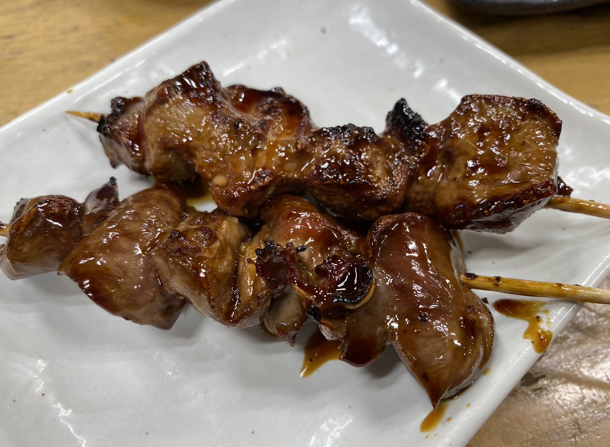 hideh06's tweet photo. さて…、居酒屋です❗️

加賀屋　御徒町にて、
焼き鳥、炙りシメサバ、マルエフ瓶ビールで乾杯🍻です！
#晩酌
#居酒屋
#ビール
#マルエフ https://t.co/n3asX9jKM6