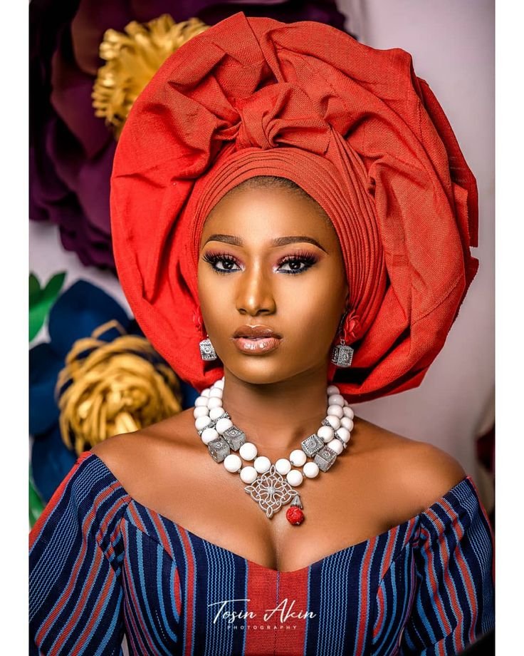 Emperorglfy's tweet photo. Yorugba women with gele https://t.co/a0px6qOq9v
