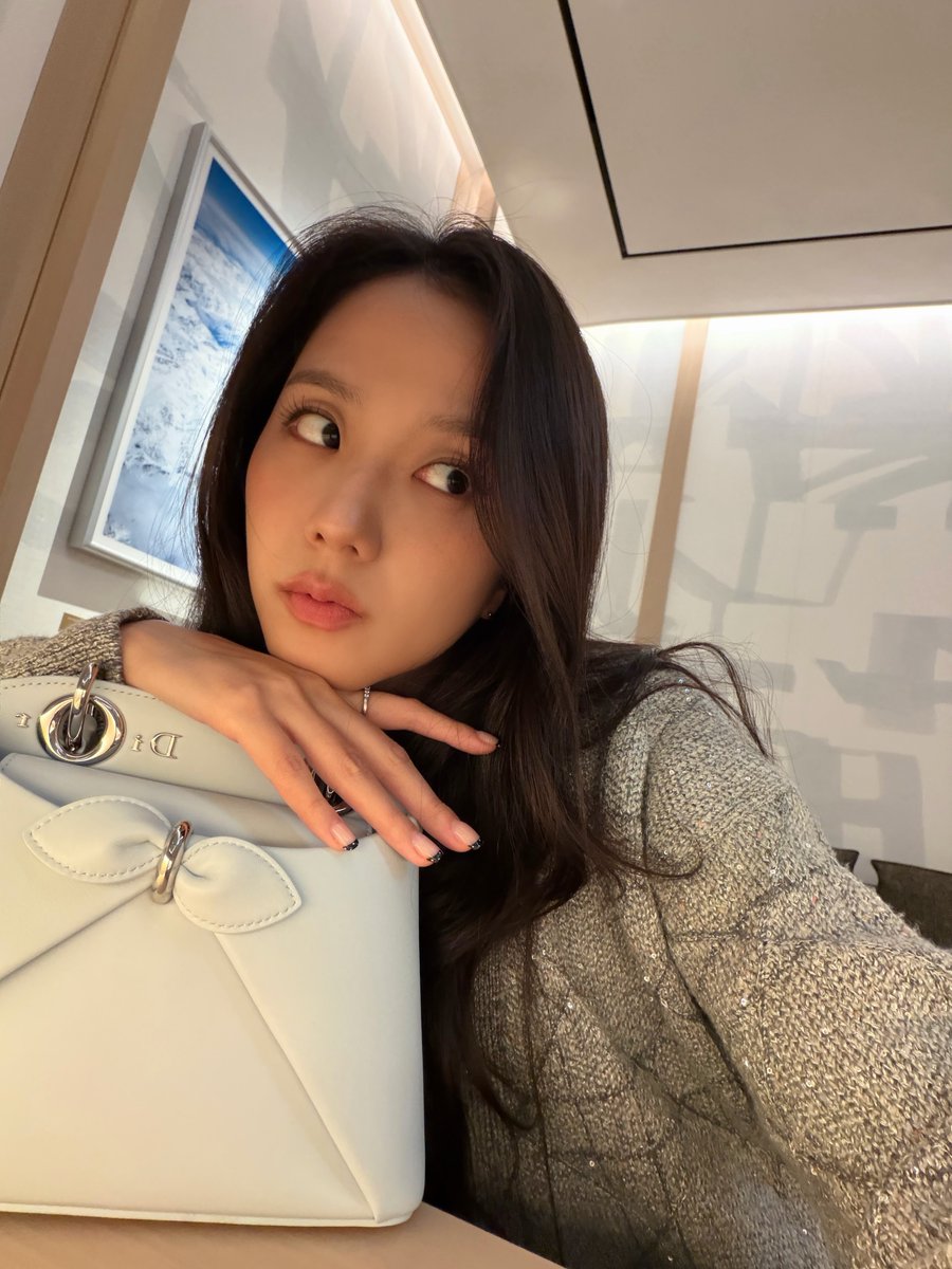 blckpinkpic's tweet photo. JISOO IG UPDATE https://t.co/8rdkdXXc7b