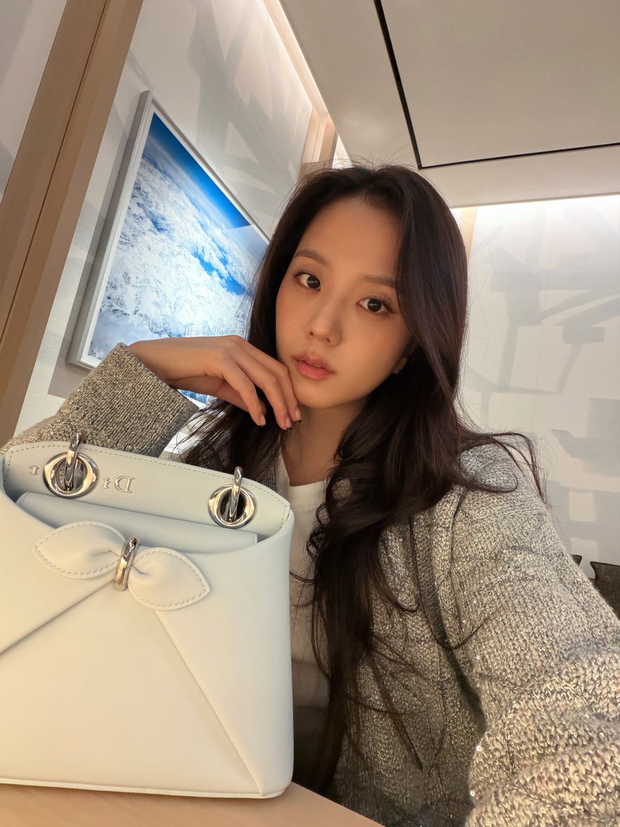 blckpinkpic's tweet photo. JISOO IG UPDATE https://t.co/8rdkdXXc7b