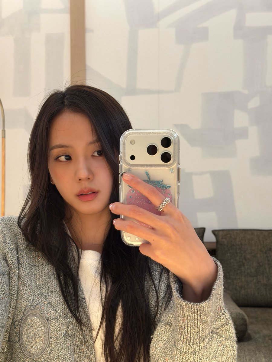 blckpinkpic's tweet photo. JISOO IG UPDATE https://t.co/8rdkdXXc7b