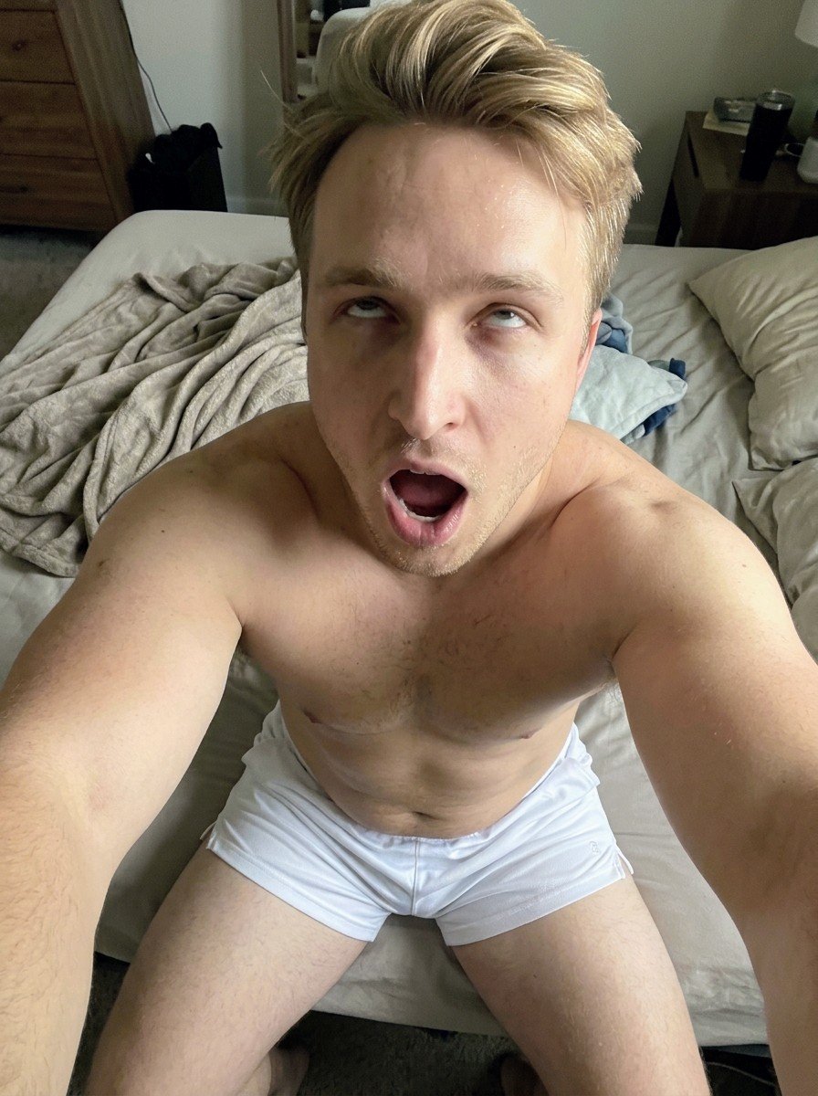 1stpersonn_'s tweet photo. Shayne Topp 👅👅 https://t.co/QRkOJwdf9u