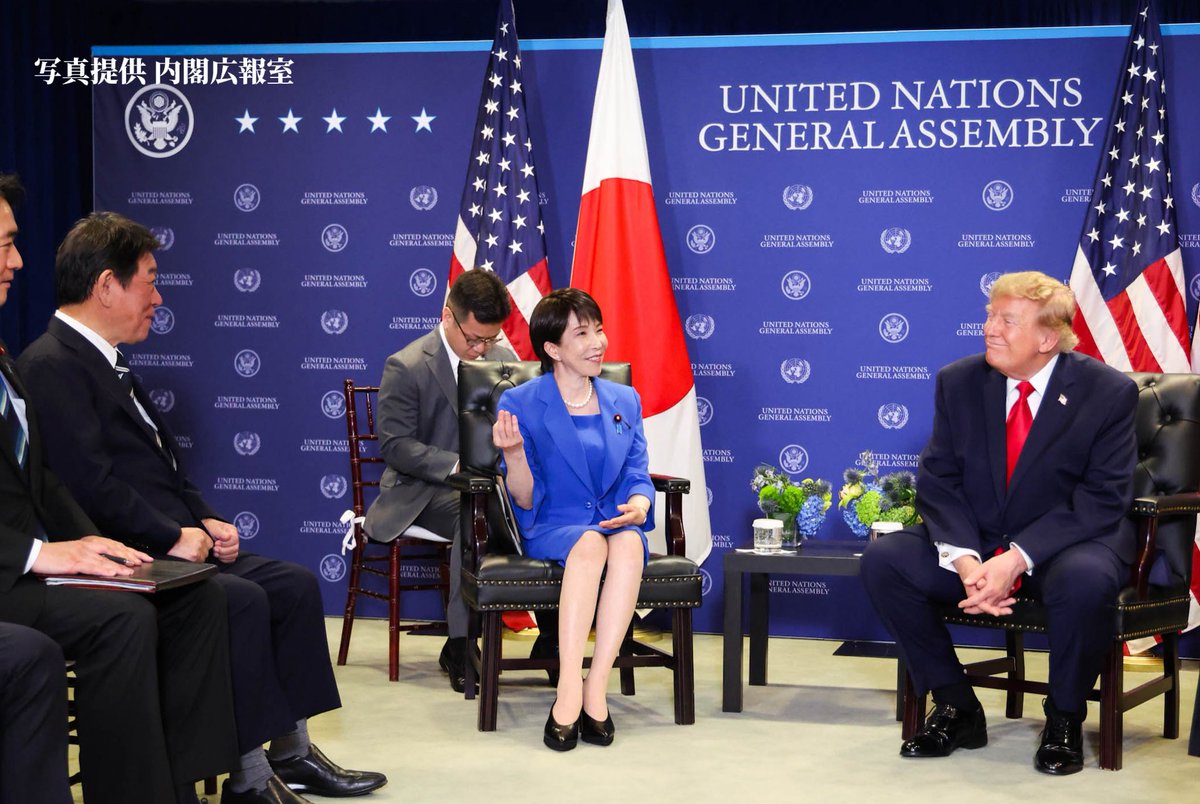 moteging's tweet photo. 国連総会への出席を終え、先程、帰国しました。

今回の出張を通じて、
・日本の多国間主義へのコミットメントの強調
・海洋の安全保障、重要鉱物、核軍縮、国際保健といった喫緊についての議論のリード
・同盟国・同志国との連携の強化、 グローバルサウス諸国との協力強化
こうした目的をしっかりと果たせたと考えています。

滞在中は、G7、G4、日米韓といった複数国での外相会合、また、パキスタン、ネパール、フィジー、そしてモルディブとの間で外相会談も行いました。これ以外にも、各会議やその前後を通じて、多くの国の外相や関係者と議論を深めることができました。

さらに、強固な日米同盟を内外に示した、22日の日米首脳会談に今回も同席しました。
高市総理とトランプ大統領は、1回目から打ち解けた雰囲気で会談を実施されてきましたが、今回も、首脳同士の信頼関係が更に深まったということを隣にいて強く感じました。

日本はこれからも、国連を中核とした多国間主義を力強く支え、地域と国際社会の平和と安定のために、役割をしっかりと果たしてまいります。