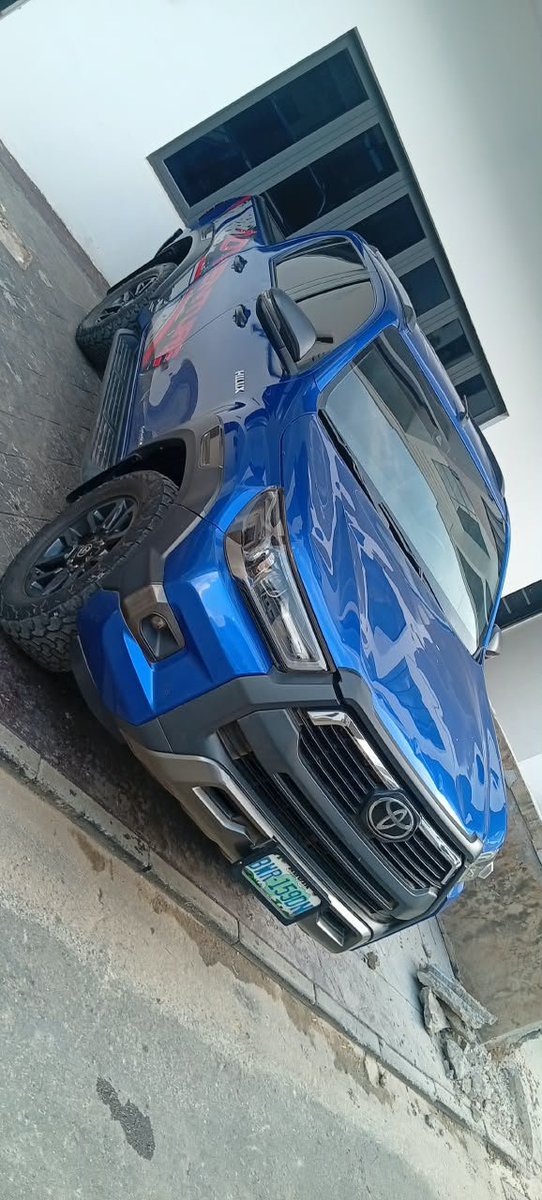 AutosShift's tweet photo. Slightly used Unregistered Automatic 2023 Diesel Engine Hilux with Everything intact and Untempered .

Price 57 million 💰
📍Location Abuja owner house https://t.co/Uq7jQ1EOOi