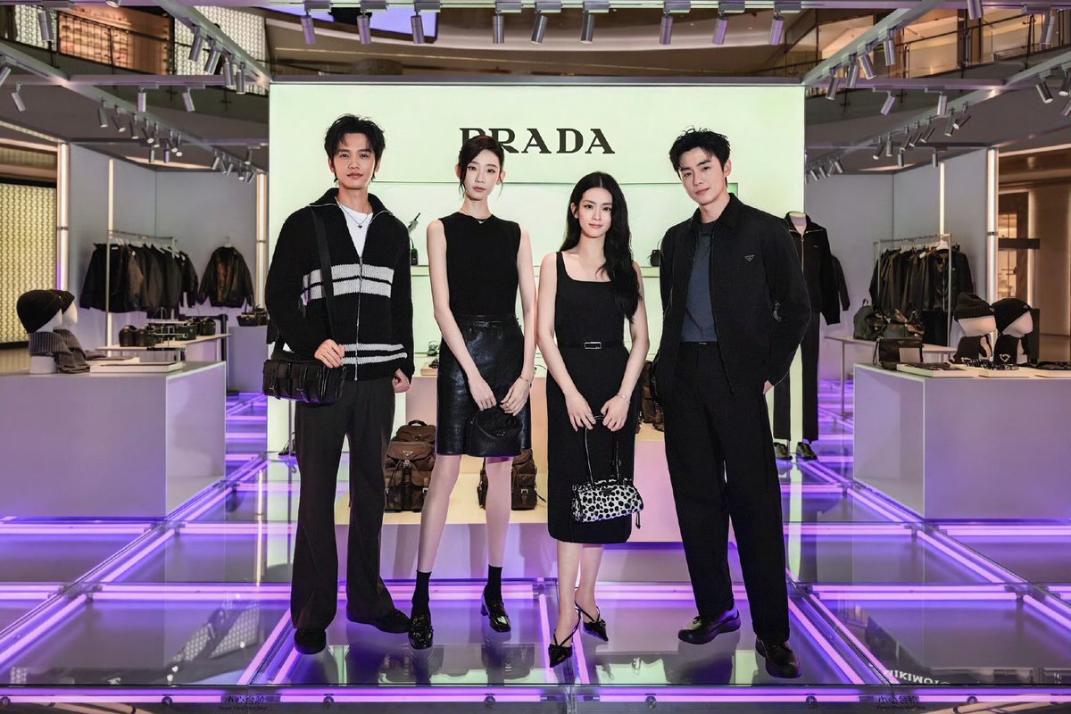 nj_venus_STP's tweet photo. จื่อลู่มาอัพเดทรูปงานเมื่อวานลงเว่ย
หล่อเท่สมเป็นโมเดลของPrada 😎
#ไจ๋จื่อลู่  #Zhaizilu https://t.co/AF4QFtUzAc