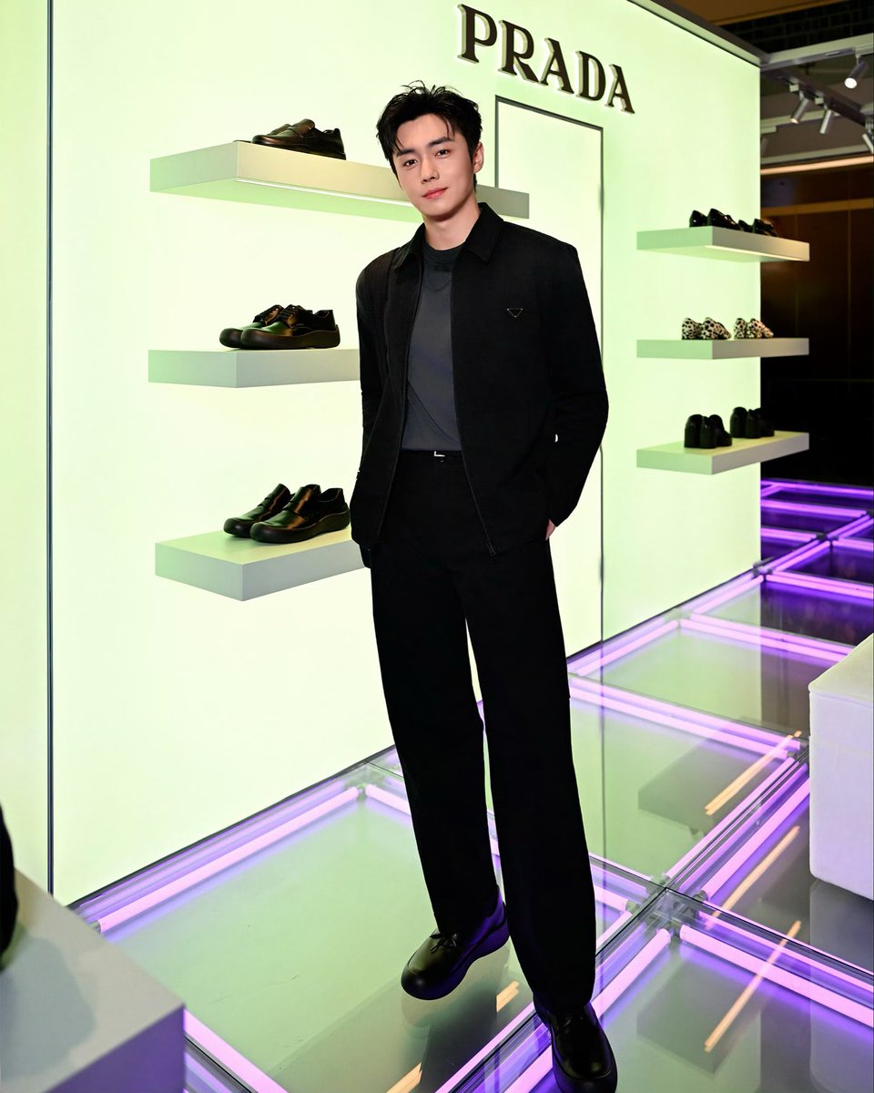 nj_venus_STP's tweet photo. จื่อลู่มาอัพเดทรูปงานเมื่อวานลงเว่ย
หล่อเท่สมเป็นโมเดลของPrada 😎
#ไจ๋จื่อลู่  #Zhaizilu https://t.co/AF4QFtUzAc