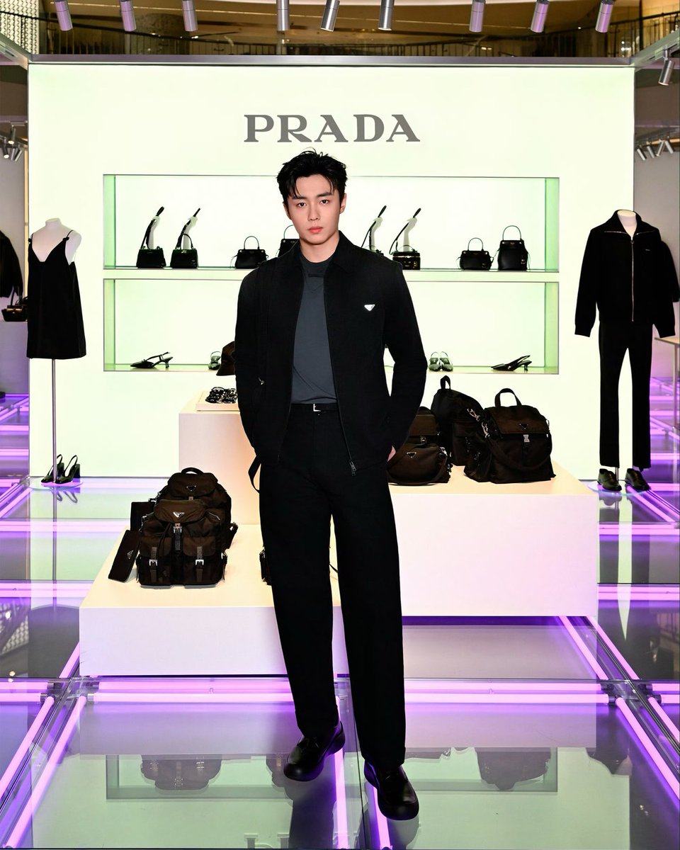 nj_venus_STP's tweet photo. จื่อลู่มาอัพเดทรูปงานเมื่อวานลงเว่ย
หล่อเท่สมเป็นโมเดลของPrada 😎
#ไจ๋จื่อลู่  #Zhaizilu https://t.co/AF4QFtUzAc