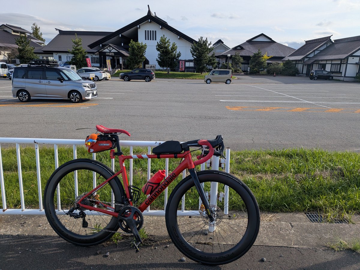 commesso1's tweet photo. 地元三川町をグルっと走ってみました。
ツールド三川　およそ40km　
基本田んぼ道　稲刈りの匂いがずっとしました。ゴールは　#なの花温泉　#田田　へ。 https://t.co/OaZTNRLrfK