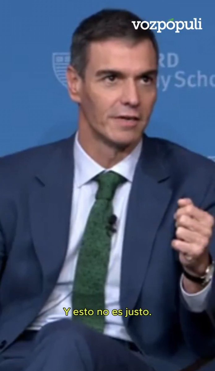 profsecundario's tweet photo. Atención a la secuencia. El presidente reprocha al estudiante de Harvard haber condenado gratuitamente a su hermano y a su esposa. ¡Pero si el hermano ya ha sido condenado por la Audiencia Provincial! Miente como respira, el hijo de puta. https://t.co/AmAylxVzuz