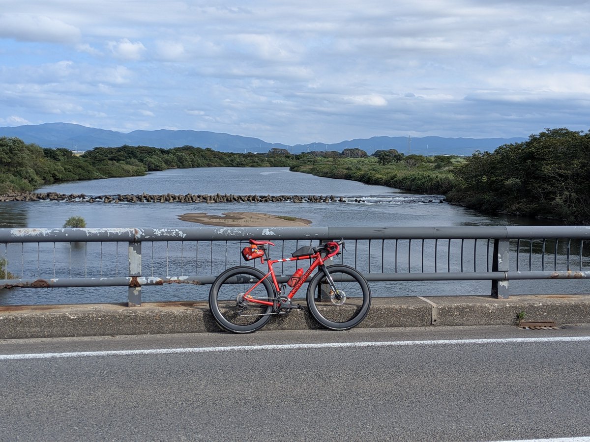 commesso1's tweet photo. 地元三川町をグルっと走ってみました。
ツールド三川　およそ40km　
基本田んぼ道　稲刈りの匂いがずっとしました。ゴールは　#なの花温泉　#田田　へ。 https://t.co/OaZTNRLrfK