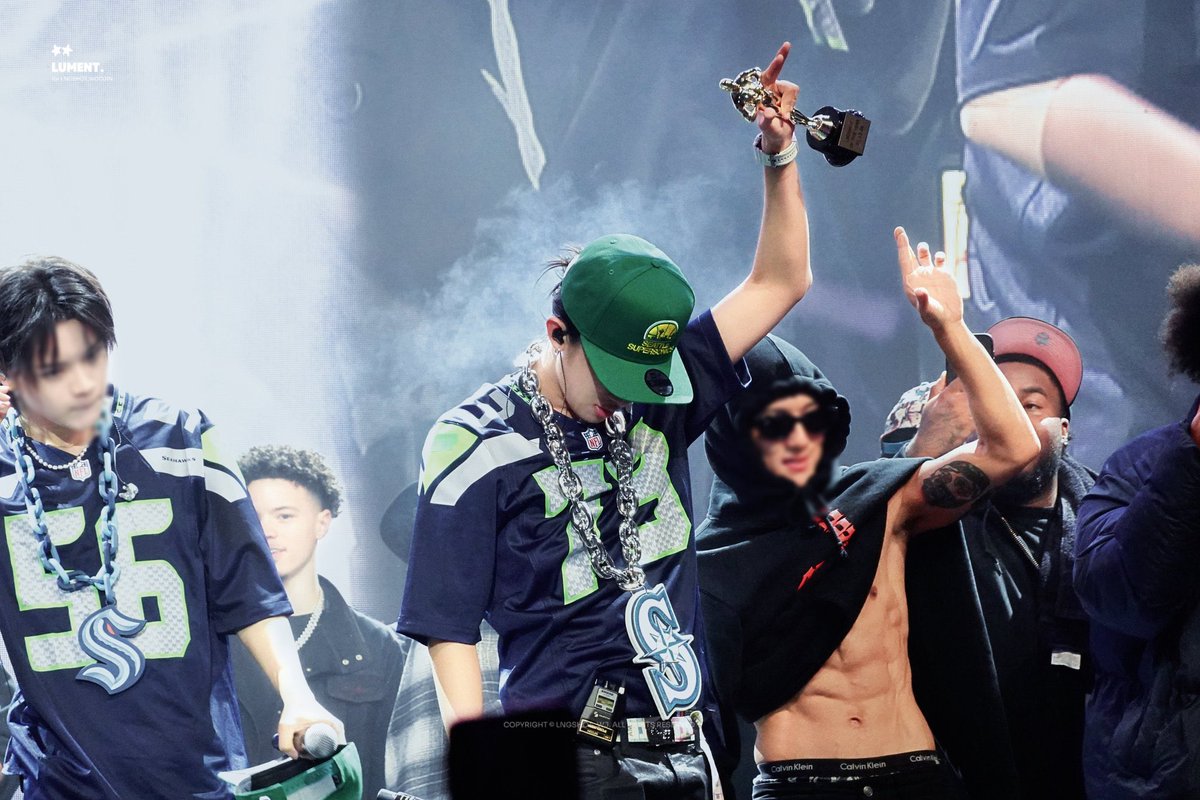 kolorwoojin's tweet photo. inilah yang woojin suka SO HIPHOP BRADER🔥🔥🔥🔥 https://t.co/urPUKLATg8
