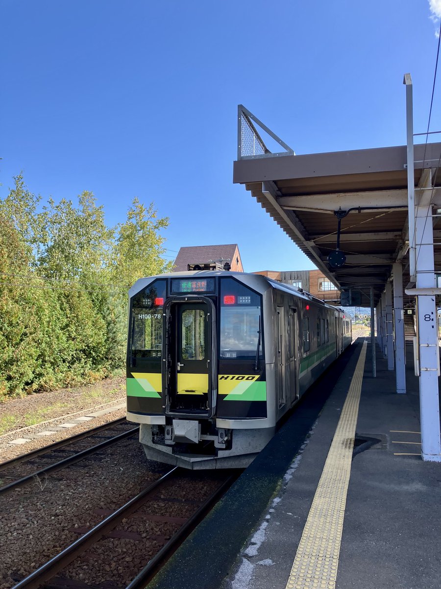 Sh02Ka34's tweet photo. あ〜あ〜あああああ〜あ〜🎵
聖地に到着！✈️🚃
最寄りの駅から7時間半の旅…😅 https://t.co/WaoKamtFnq