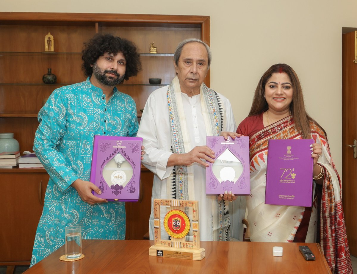 PTI_News's tweet photo. PHOTO | Odisha: Leader of Opposition Naveen Patnaik felicitated Director Amartya Bhattacharyya and Producer Jhilik Bhattacharjee for the film "Lahari", which won the National Award for Best Feature Film in Odia at the 72nd National Film Awards.

(Source: Third Party) https://t.co/14O7VJdr7K