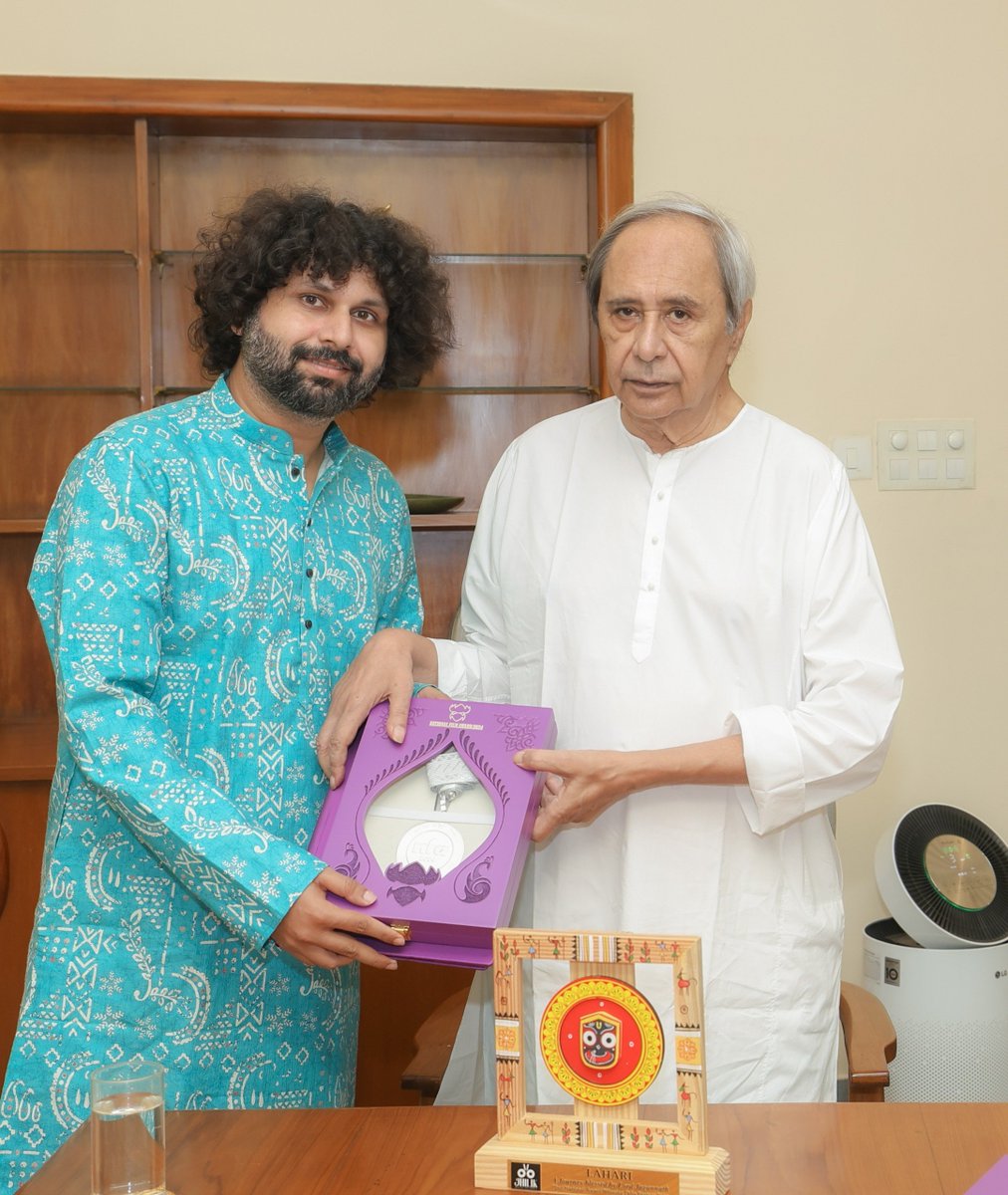 PTI_News's tweet photo. PHOTO | Odisha: Leader of Opposition Naveen Patnaik felicitated Director Amartya Bhattacharyya and Producer Jhilik Bhattacharjee for the film "Lahari", which won the National Award for Best Feature Film in Odia at the 72nd National Film Awards.

(Source: Third Party) https://t.co/14O7VJdr7K