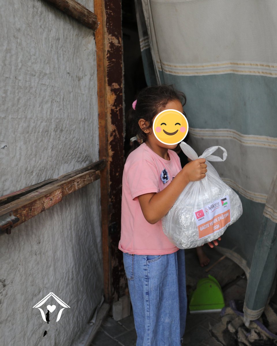 iyilikhane's tweet photo. En temel insani ihtiyaçlara bile ulaşmanın her geçen gün zorlaştığı Gazze'de yardımlarınızı ulaştırmaya devam ediyoruz. Zekat ve sadakalarınızla Gazzeli çocukların ve ailelerinin sıcak yemeğe ulaşması için destek olabilirsiniz. https://t.co/Gt26o58rVX