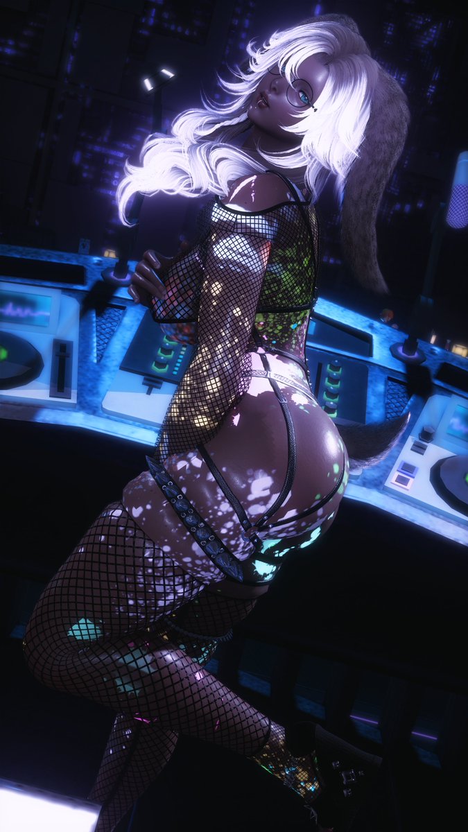OnlyAshXIV's tweet photo. POV: You snuck up behind the DJ #gpose #gposers #gposensfw #gposersnsfw #reshade #oc #viera https://t.co/Sj3oliICWN