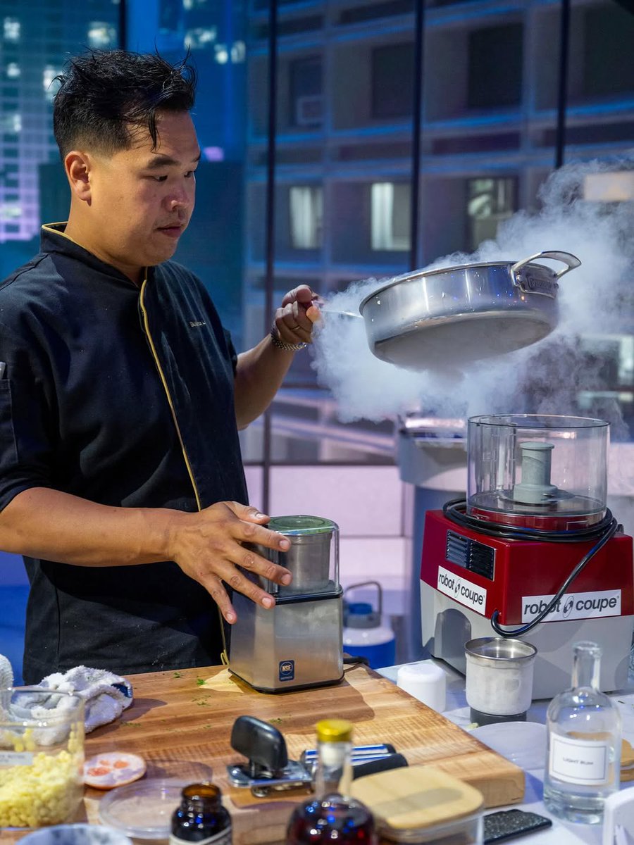 AkoDiaz's tweet photo. Tonight is desserts 🧁
Watch as I try to incorporate the highest amount of liquid nitrogen in culinary contest history. And naturally, I’ll be cleaning it all up with dawn power wash 🦆 https://t.co/PlTPE2iZY7