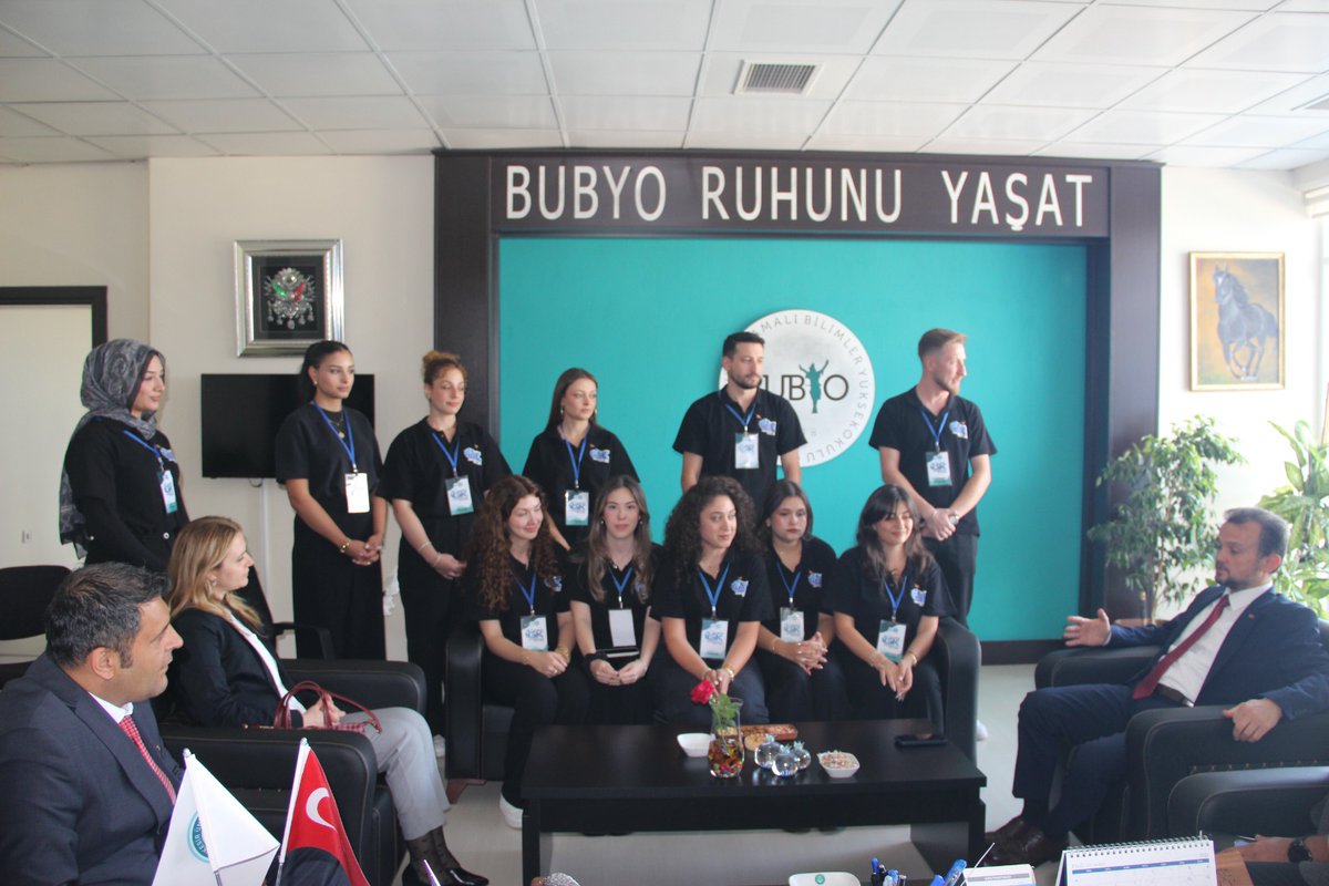 ulusalajans's tweet photo. Sayın Başkanımız İlker Astarcı, Balıkesir Üniversitesi Uygulamalı Bilimler Fakültesi 2026-2027 Akademik Yılı Açılış Dersi programı kapsamında gençlerle bir araya geldi.

Gençlerle gerçekleştirdiği sohbet sırasında Erasmus+ ve Avrupa Dayanışma Programı’nın sunduğu eğitim, hareketlilik, gönüllülük ve uluslararası deneyim fırsatlarına ilişkin bilgi veren Başkanımız, gençleri bu imkânlardan yararlanmaya davet etti.

@balikesiruni  @Bubfa_kurumsal