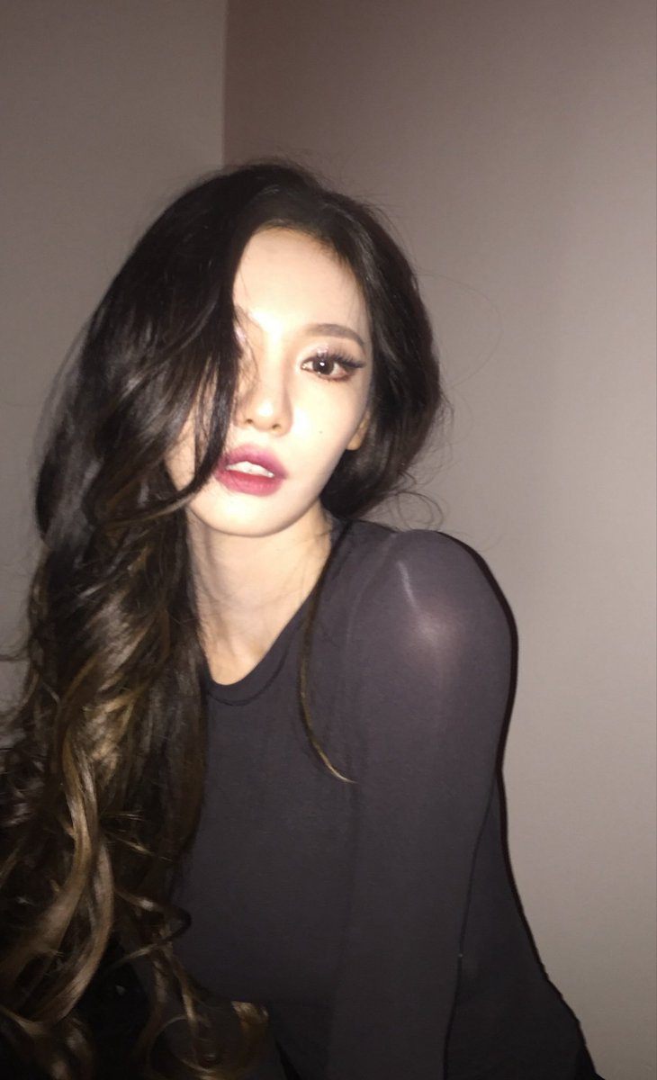 paraglideee's tweet photo. only a chinese lesbian could explain my feelings right now https://t.co/SdIh782KV6