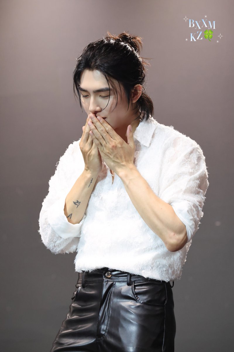 BT4U_BXXM0808_Z's tweet photo. 这是喷了什么香水？还是施了什么魔法🔮

26.8.29 青岛

@bxxm_rvw
#BXXMRVW #RVW
#BoomRaveewit https://t.co/7Gw7BLb3Rm