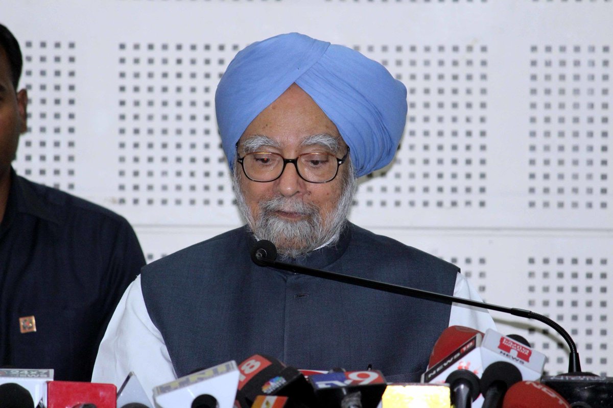 RoshanKrRaii's tweet photo. We are sorry Manmohan Singh ji.

You were never weak, You never surrendered, You never got compromised.

We have learnt the meaning of all that now. https://t.co/BrVH7twAbB