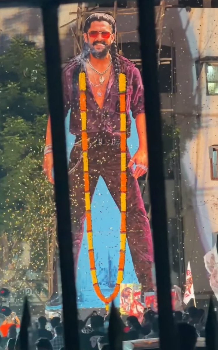 DailyCultureYT's tweet photo. #TheParadise Day1 Worldwide Gross Breakup

👉 Nizam - 23.5CR
👉 Ceeded - 4.3CR
👉 Andhra - 18.05CR
👉 KA - 6.20CR
👉 Kerala - 0.50CR
👉 ROI - 3.5CR
👉 Tamilnadu - 2.6CR
👉 Overseas - 22CR

Total Worldwide Gross - ₹80.65CR 🔥

46% recovery done on Day1 itself👌💥 

A cyclone from nature and another  cyclone at Boxoffice from the Natural Star 🔥

Despite all the odds, audiences are flocking to theatres simply because they believe in #Nani. He has flexed his stardom to the fullest!