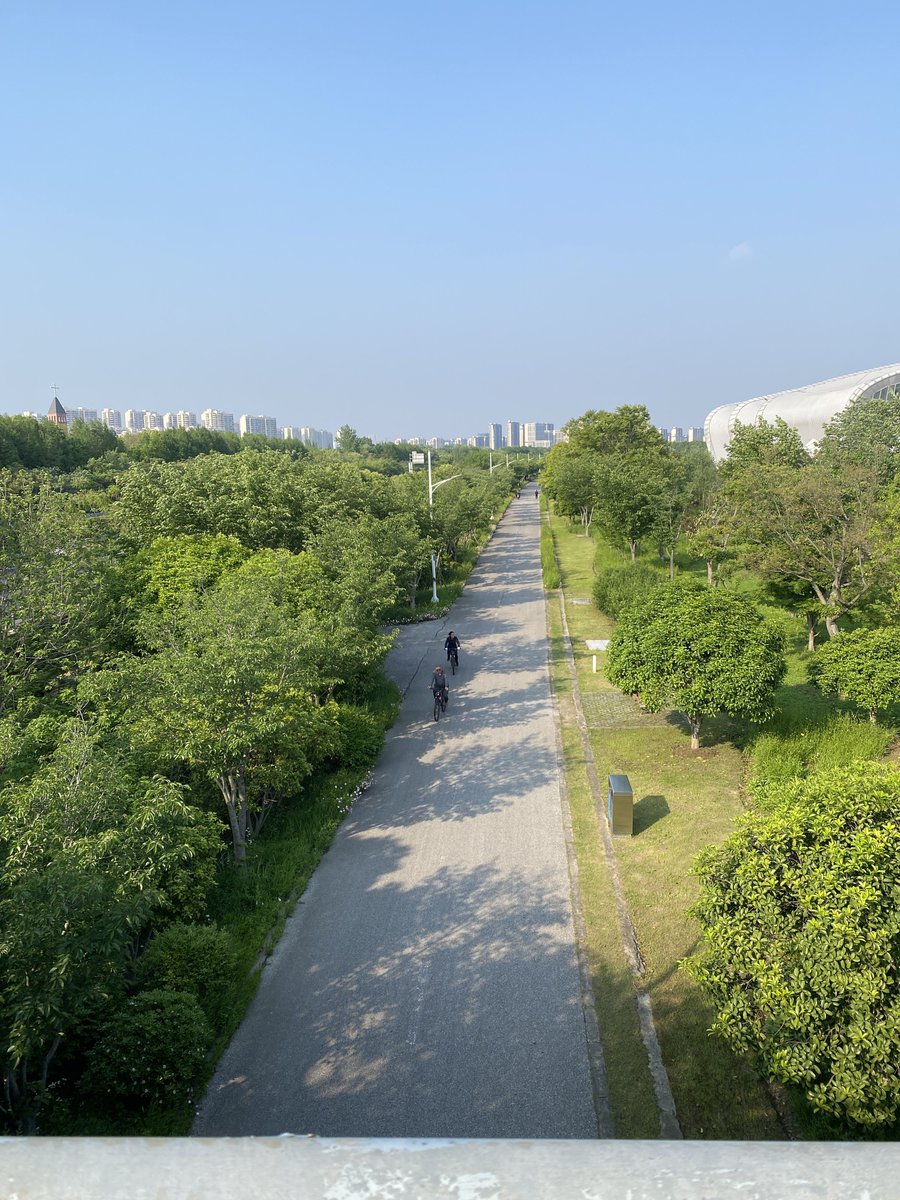 _joich's tweet photo. ไปเที่ยวแบบใดไม่รู้ เน้นเดินสวนสาอย่างเดียวเลย วิวเมืองอู๋ซีฮะ #Wuxi https://t.co/jwe8WXUFLe